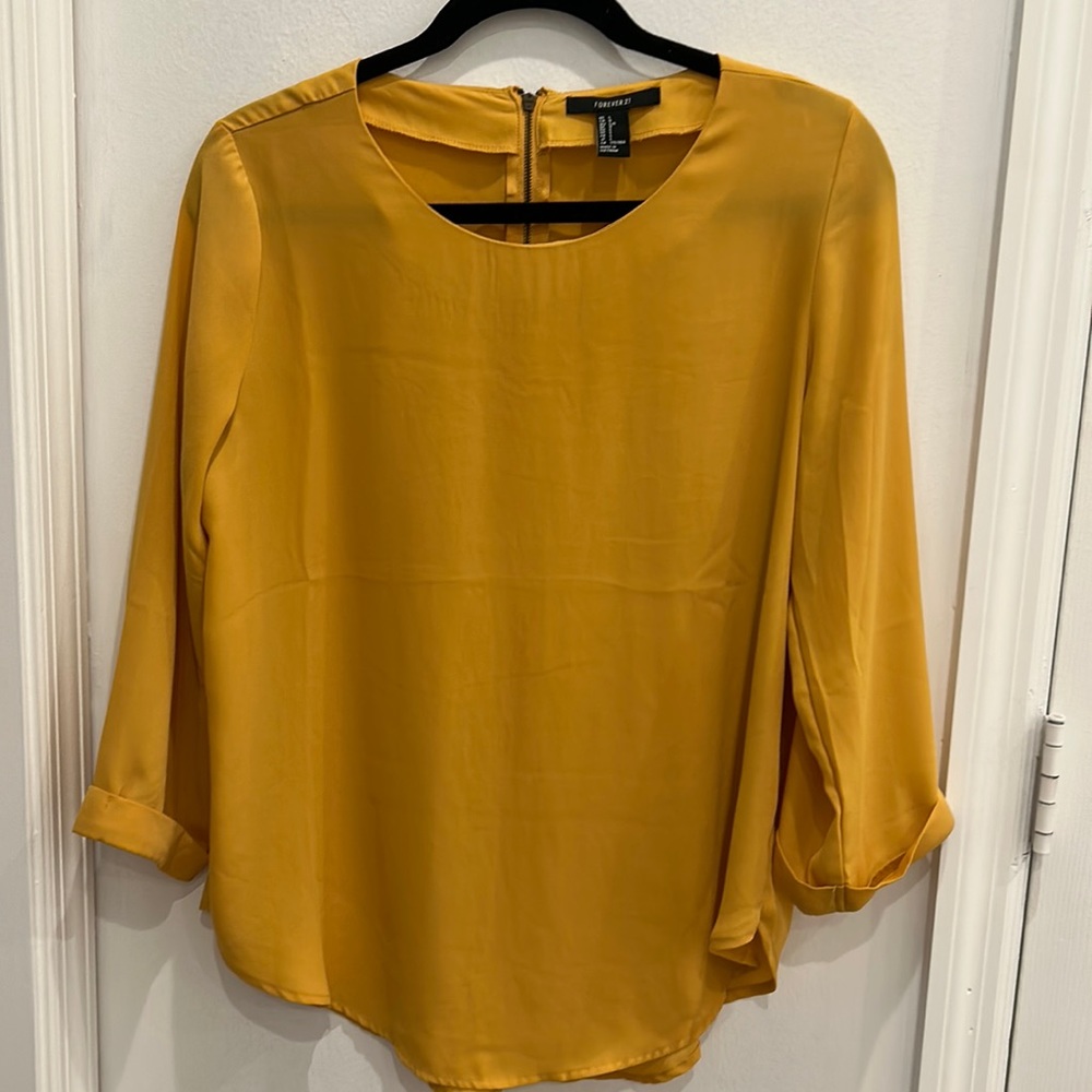 Forever 21 Mustard Top Size Large